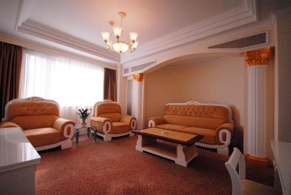 Peach Blossom Castle Hotel Шанхай Стая снимка