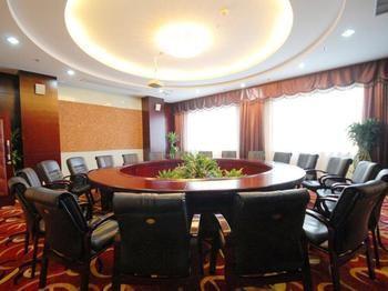 Peach Blossom Castle Hotel Шанхай Екстериор снимка