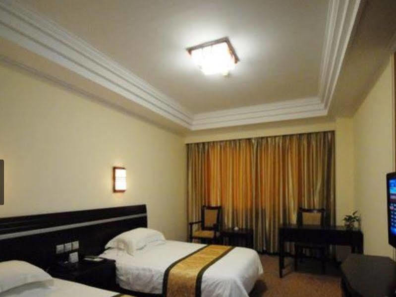 Peach Blossom Castle Hotel Шанхай Екстериор снимка