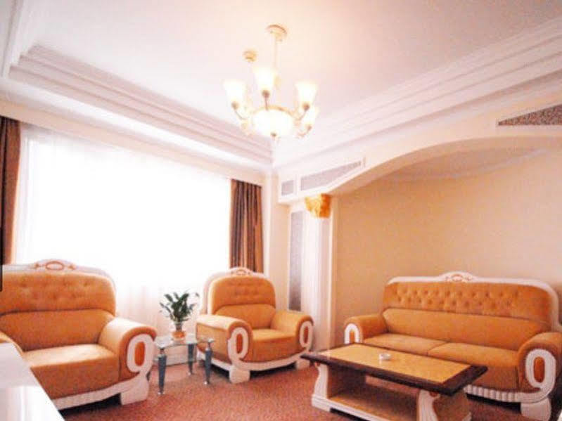 Peach Blossom Castle Hotel Шанхай Екстериор снимка